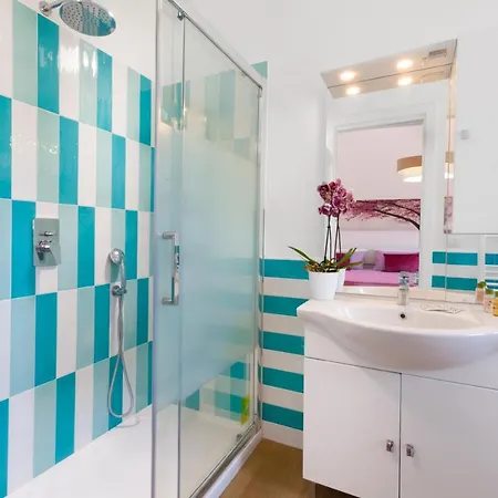 Estate4home - Sofia Flora 3*