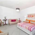 Estate4home - Sofia Flora 3*