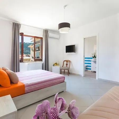 Estate4home - Sofia Flora 3*
