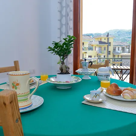 Estate4home - Sofia Flora Couette-café Piano di Sorrento